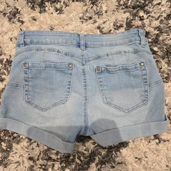 Ardene EightyTwo Shortie Denim Shorts | Size 3 | Light Wash - Picture 2 of 3